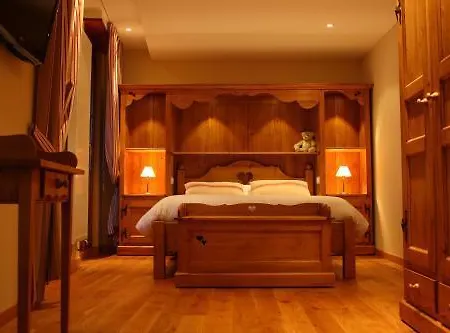Le Clos Des Sources & ホテル タネンキルヒ